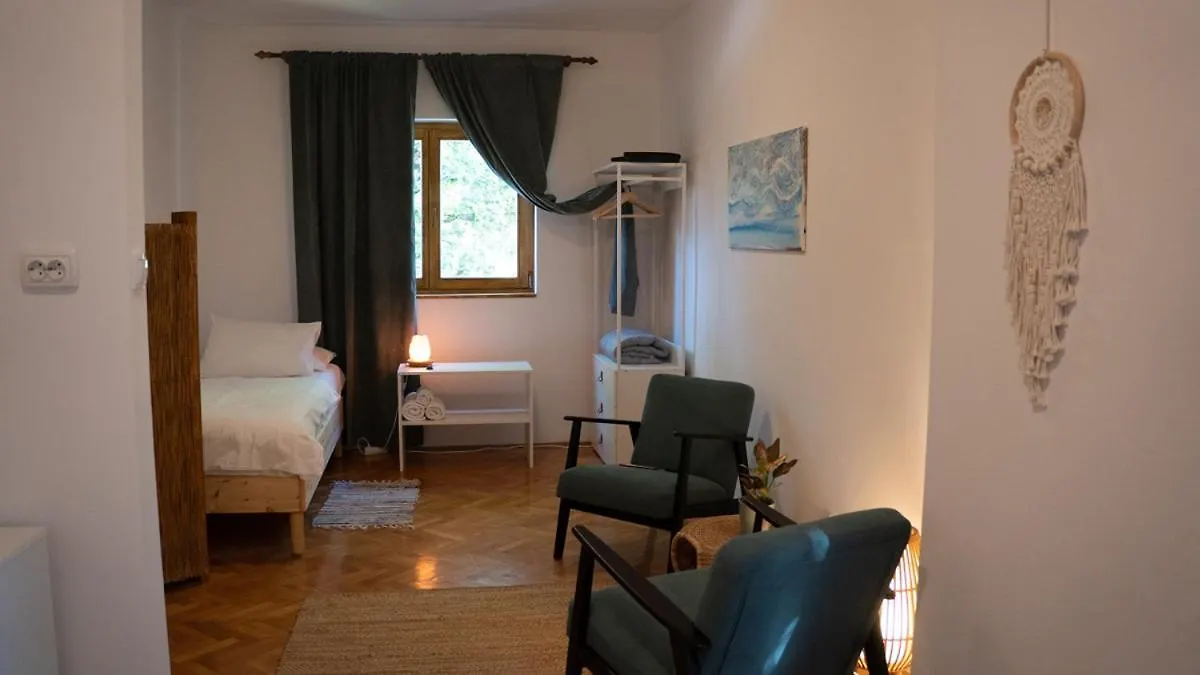 לינה וארוחת בוקר רוביני Yoga, Bed & Vegan Breakfast